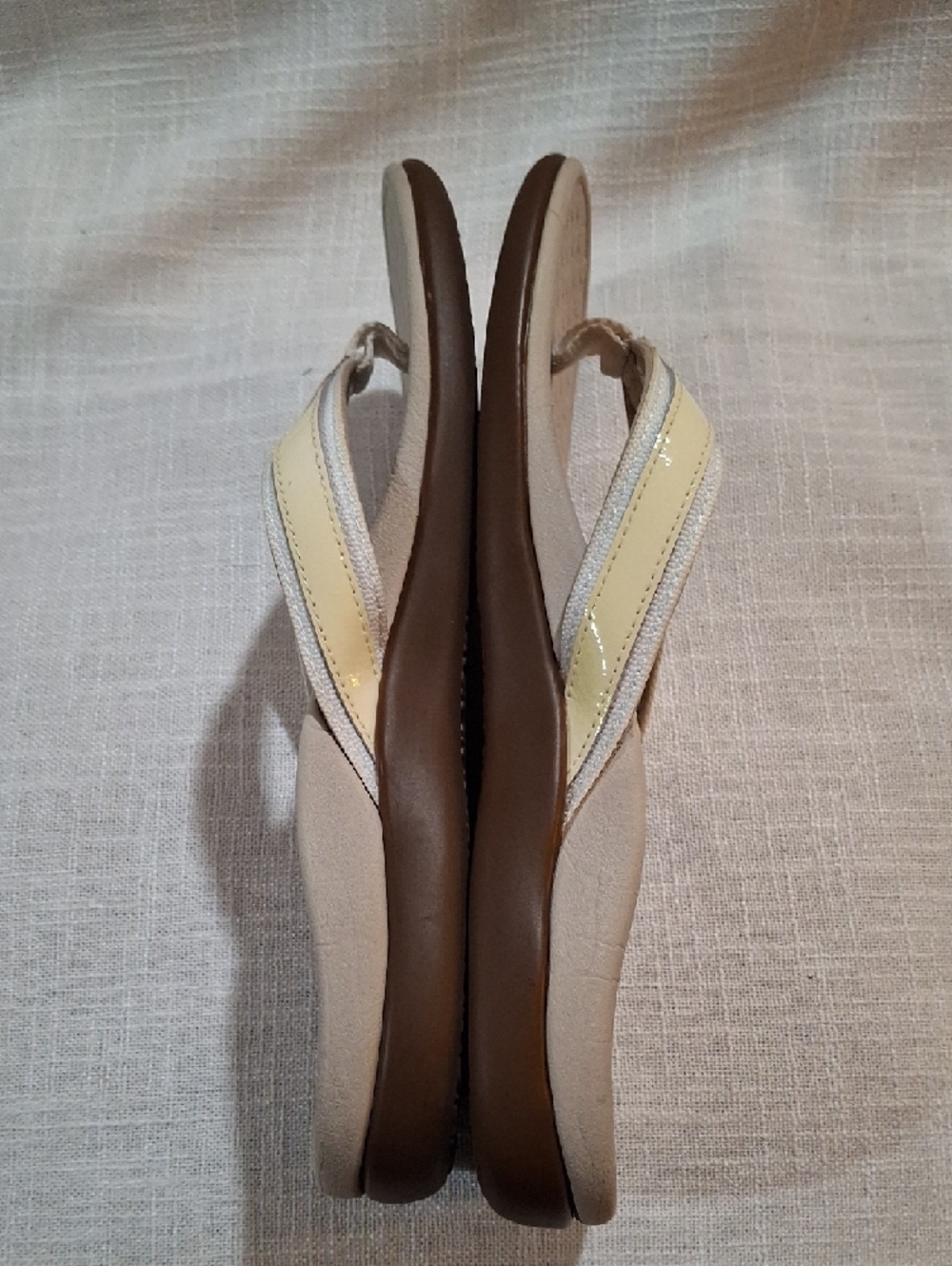 Vionic Beige Sandal Thong with Pale Yellow Straps Size 8 - Picture 5 of 10